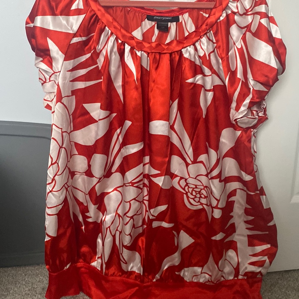 Womens plus 18w polyester silk top with wide band at bottom